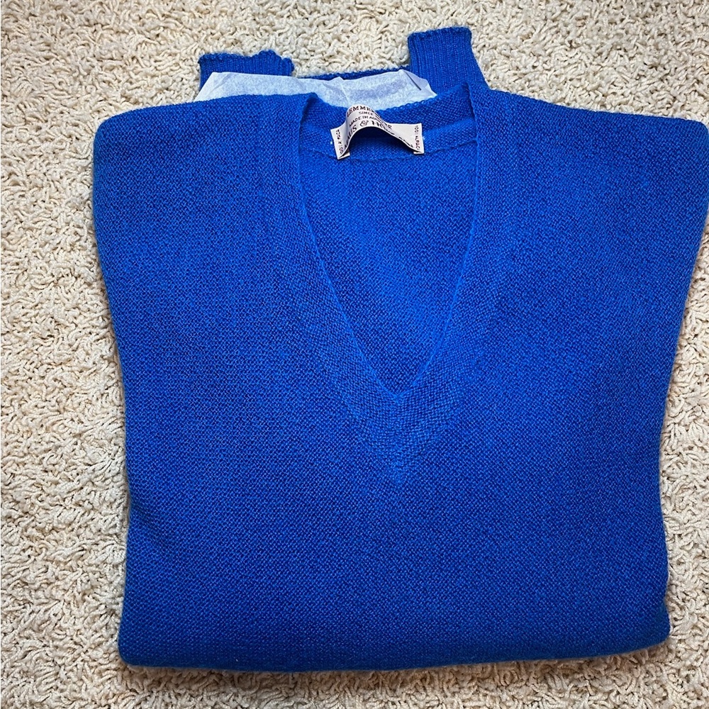 100% Alpaca Maus & Hoffman V neck
